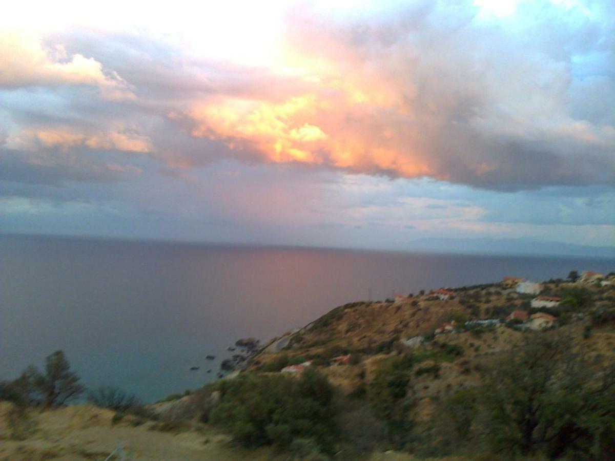 Agnanti Villa Akhladherí Buitenkant foto